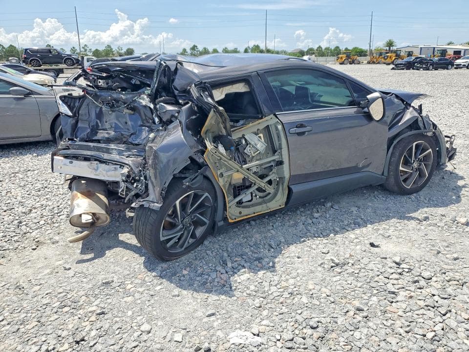 2020 TOYOTA C-HR LIMITED 3