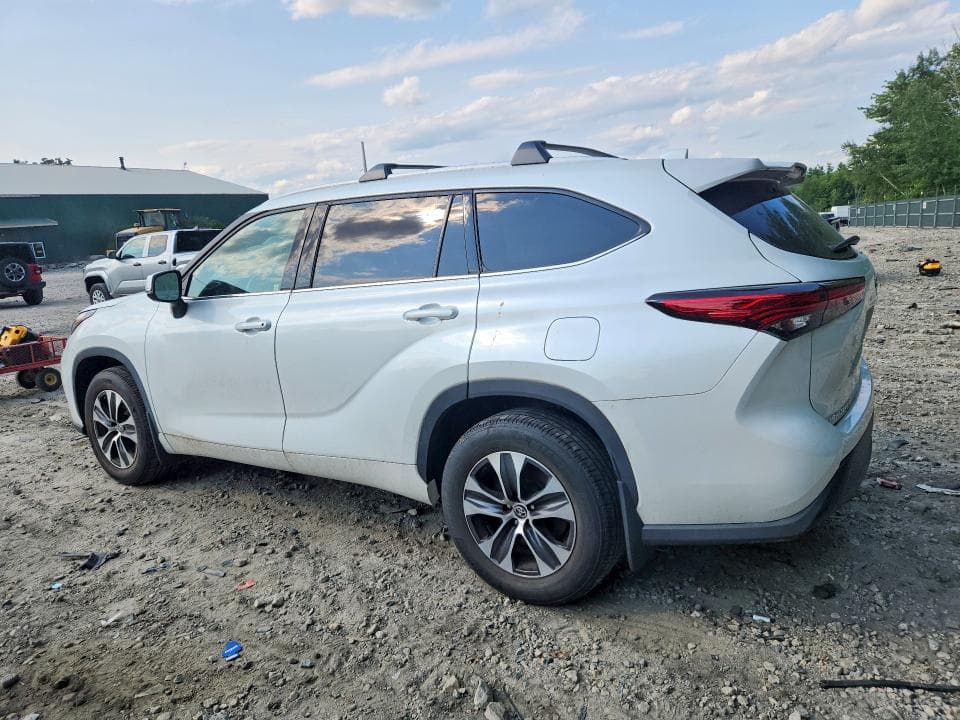 2022 TOYOTA HIGHLANDER XLE 2
