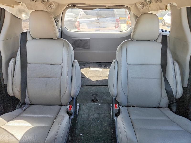 2017 TOYOTA SIENNA BASE 10