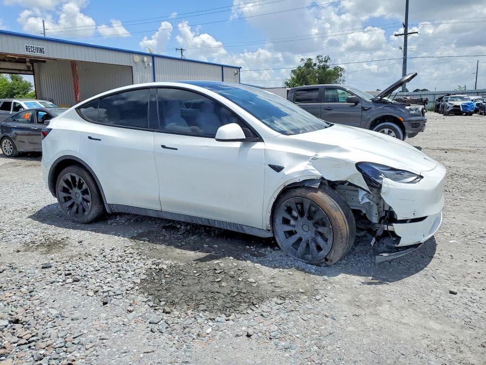 2024 TESLA MODEL Y 4