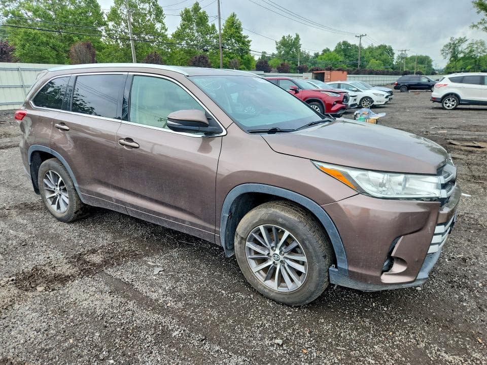 2018 TOYOTA HIGHLANDER XLE 4