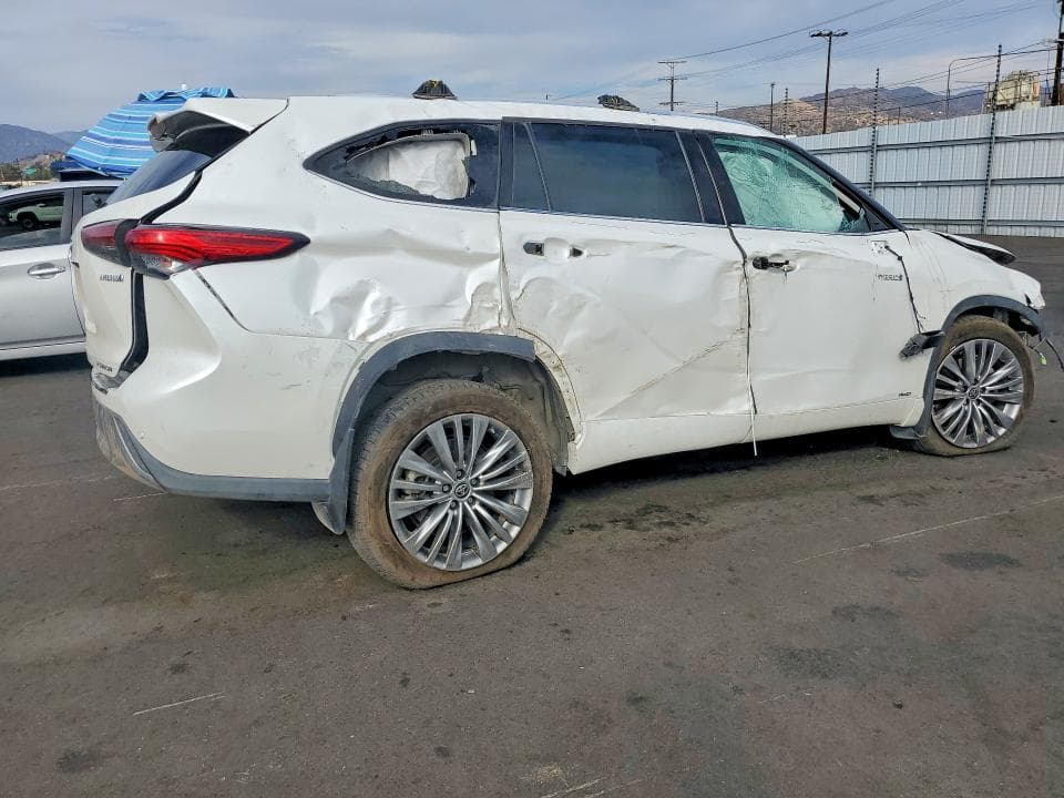 2021 TOYOTA HIGHLANDER HYBRID PLATINUM 3