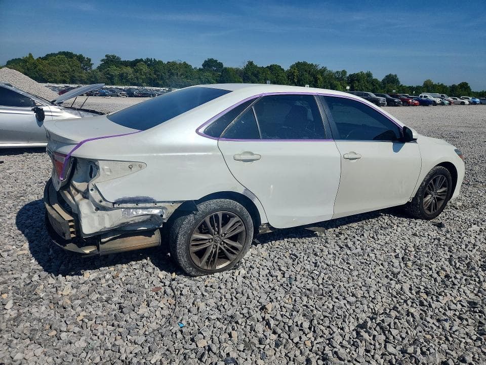 2017 TOYOTA CAMRY SE 3