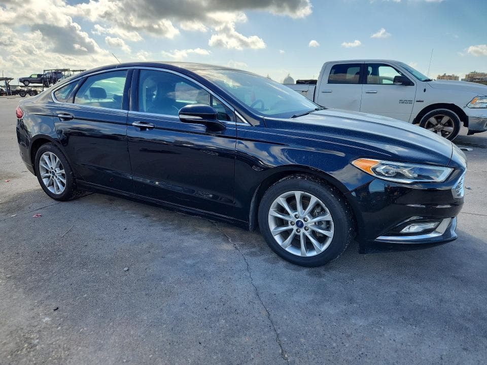 2017 FORD FUSION SE 4