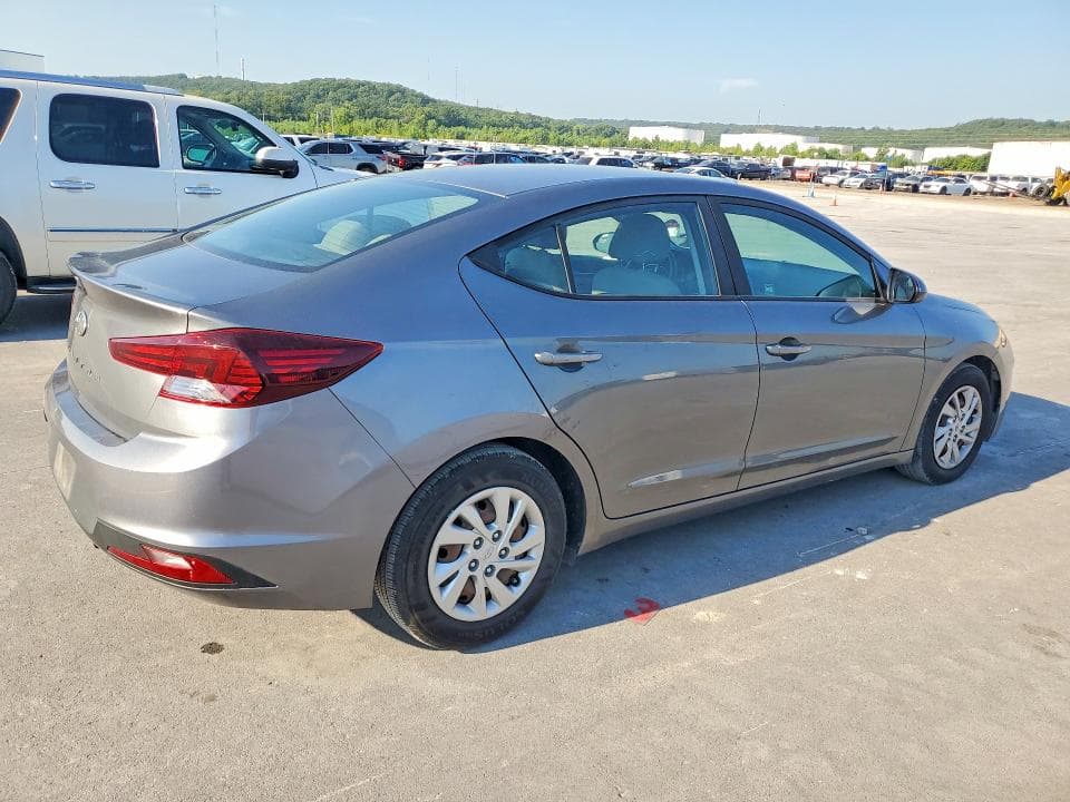2019 HYUNDAI ELANTRA SE 3