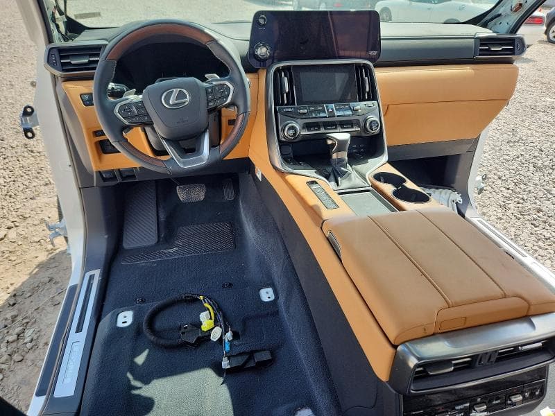 2026 LEXUS LX 600 LUXURY 8