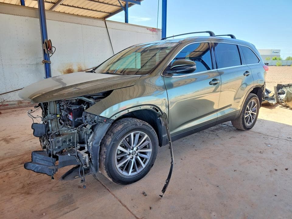 2019 TOYOTA HIGHLANDER XLE - 1