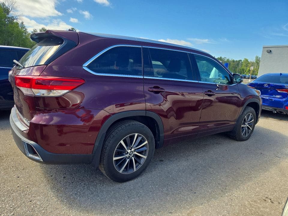 2017 TOYOTA HIGHLANDER XLE 3
