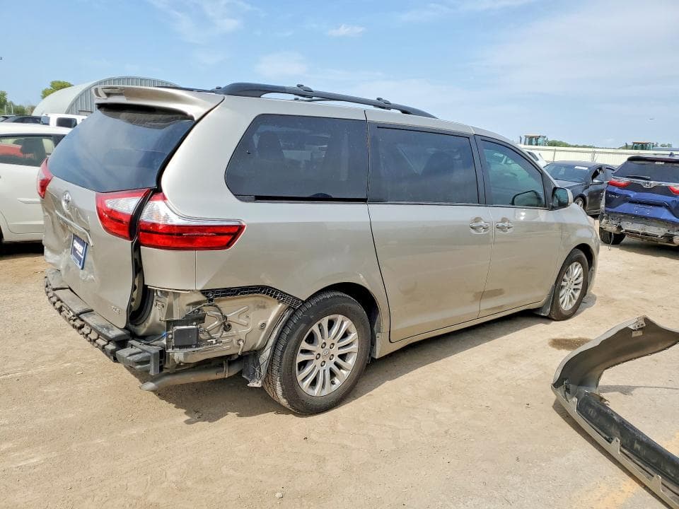 2017 TOYOTA SIENNA XLE 8-PASSENGER 3