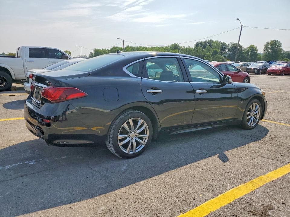 2017 INFINITI Q70 3.7 3