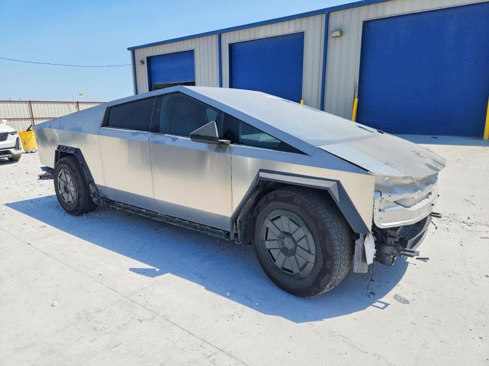 2025 TESLA CYBERTRUCK 4