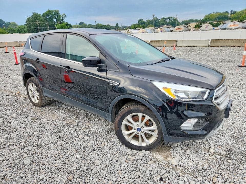 2017 FORD ESCAPE SE 4