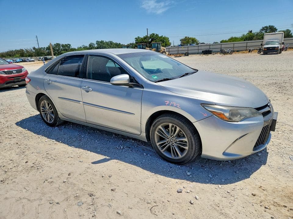 2017 TOYOTA CAMRY SE 4