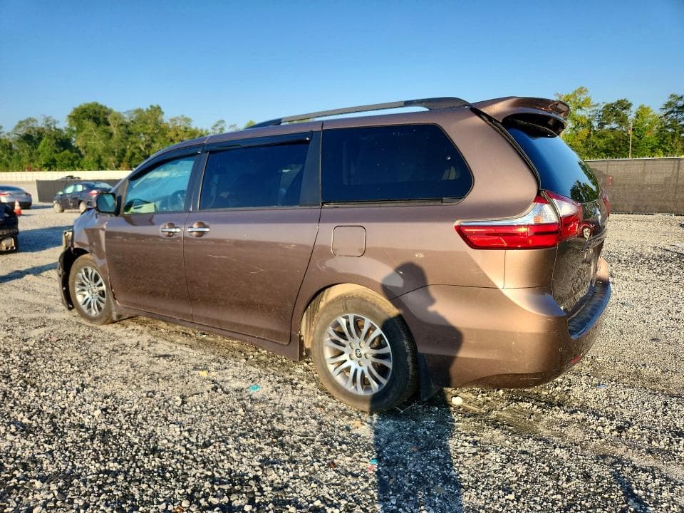2020 TOYOTA SIENNA XLE PREMIUM 8-PASSENGER 2