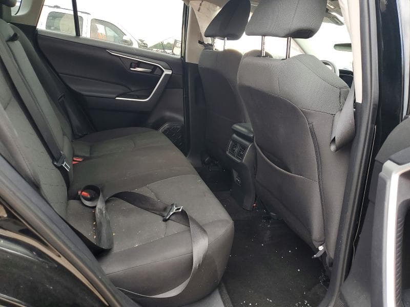 2024 TOYOTA RAV4 XLE 11