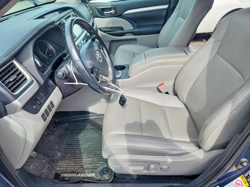 2019 TOYOTA HIGHLANDER XLE 7