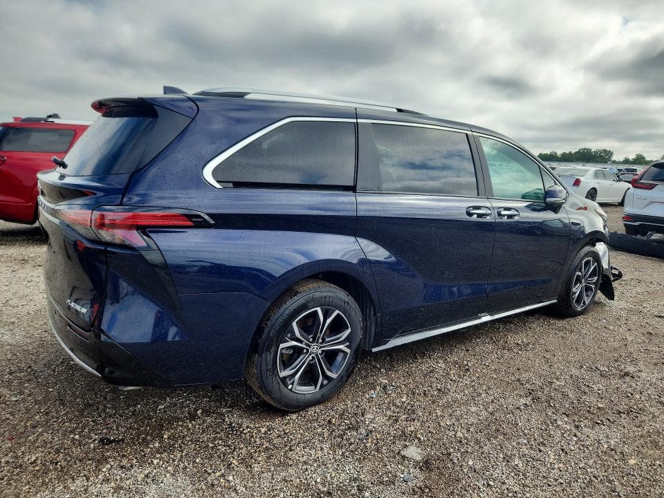 2025 TOYOTA SIENNA PLATINUM 7-PASSENGER 3