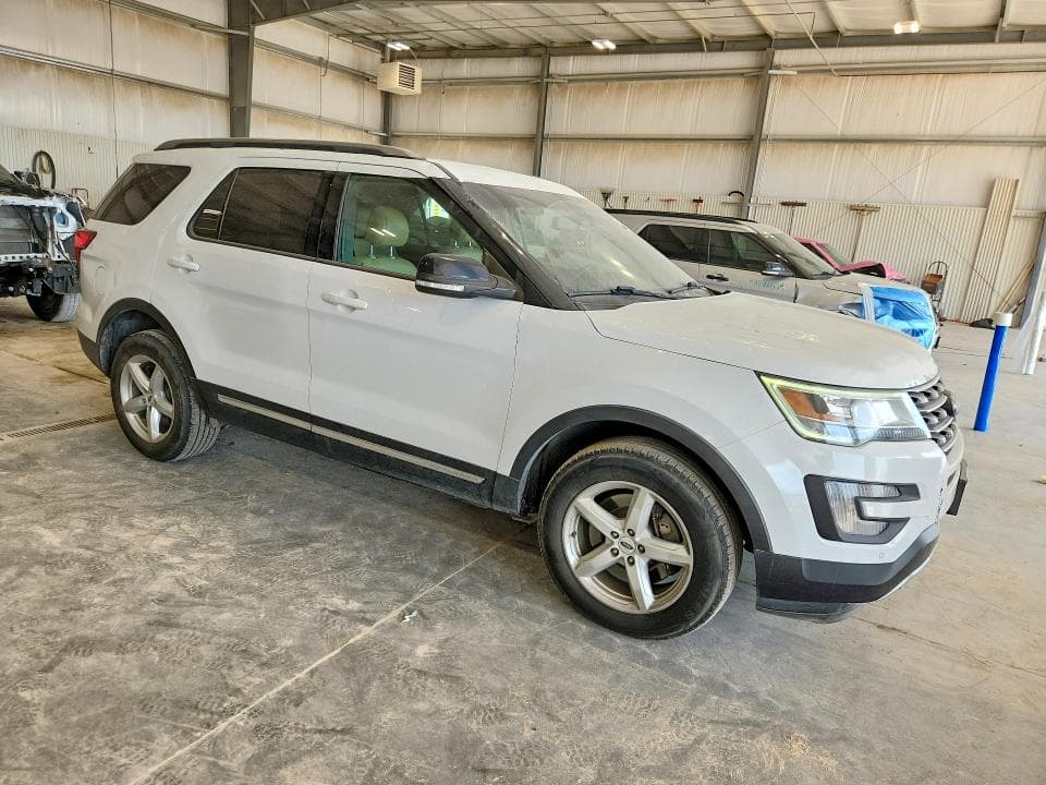 2017 FORD EXPLORER XLT 4