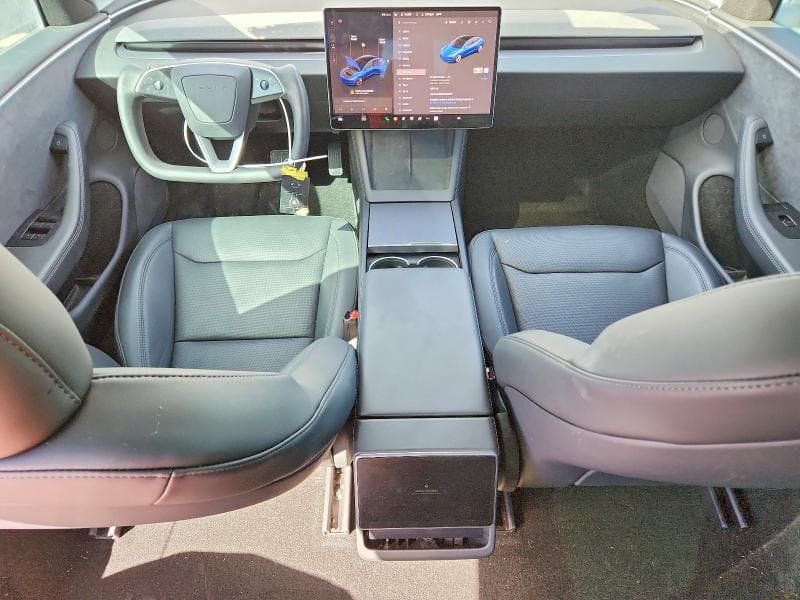 2025 TESLA MODEL 3 8