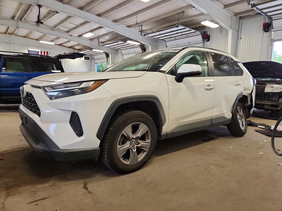 2022 TOYOTA RAV4 XLE - 1