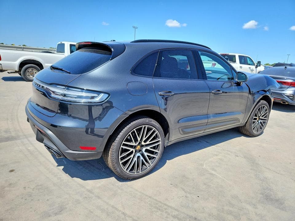 2026 PORSCHE MACAN BASE 3