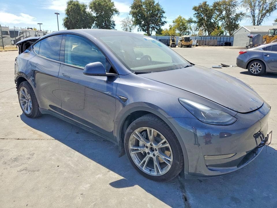 2023 TESLA MODEL Y 4