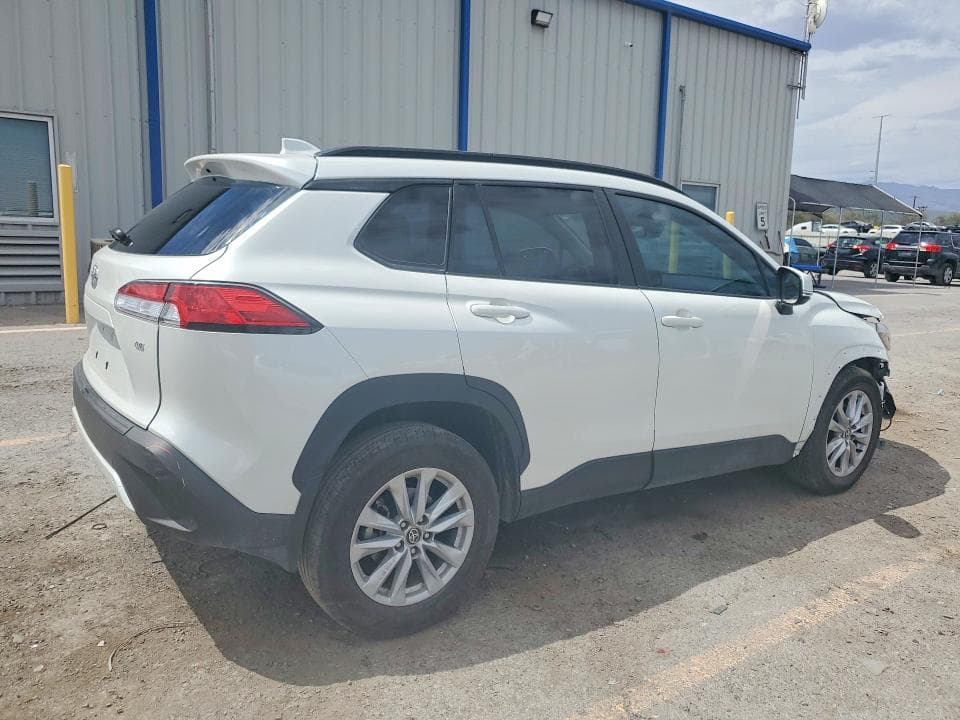 2023 TOYOTA COROLLA CROSS LE 3