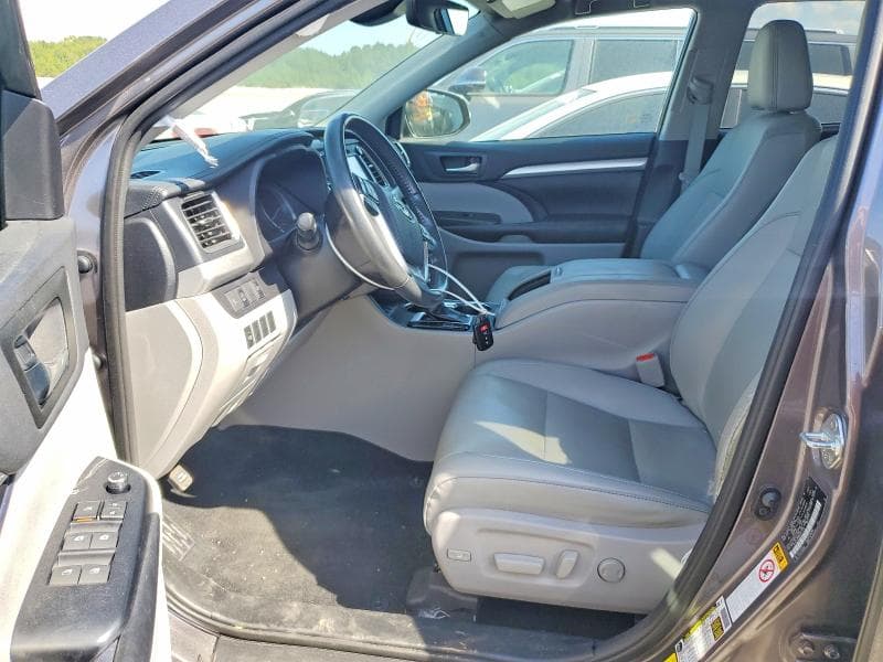 2019 TOYOTA HIGHLANDER XLE 7