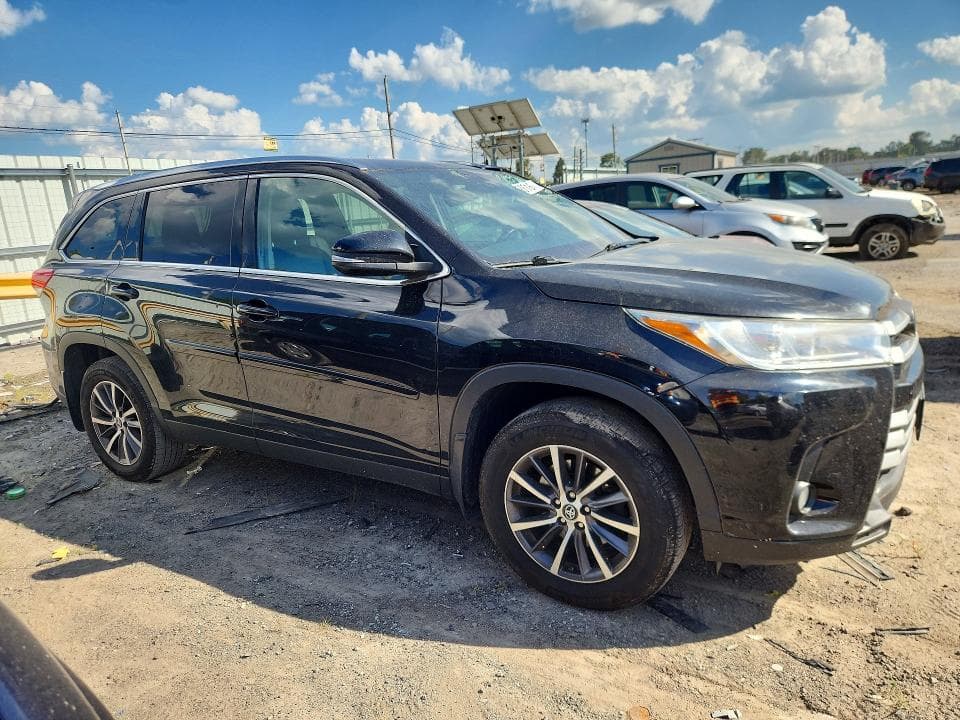 2019 TOYOTA HIGHLANDER XLE 4