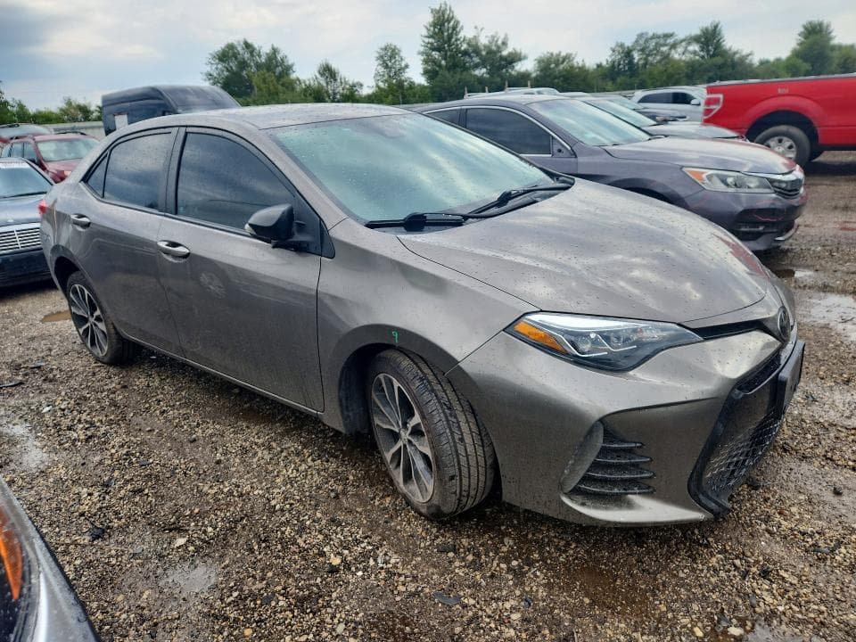 2017 TOYOTA COROLLA SE 4