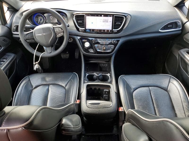 2023 CHRYSLER PACIFICA LIMITED 8