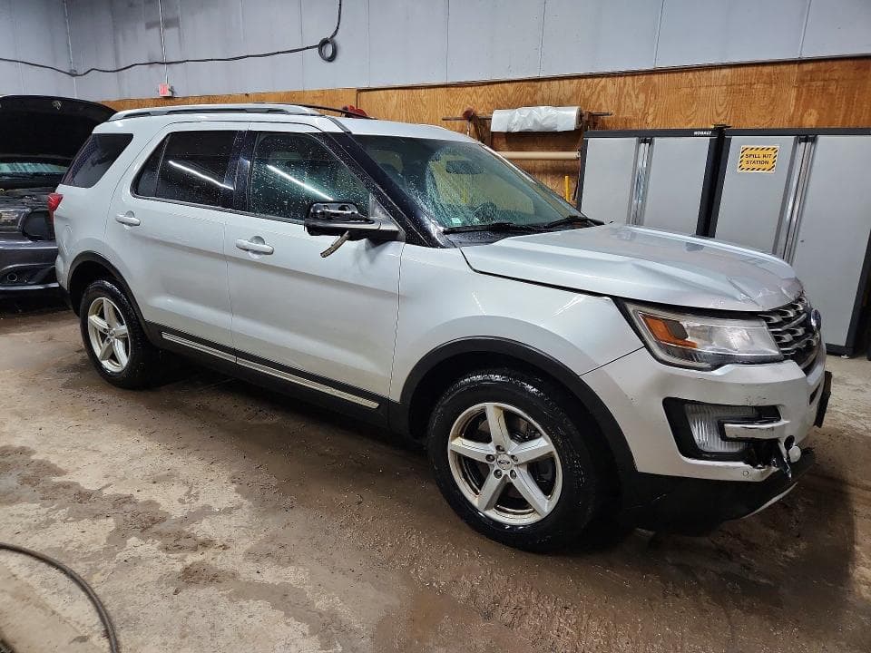 2017 FORD EXPLORER XLT 4
