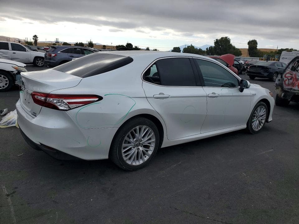 2018 TOYOTA CAMRY HYBRID XLE 3