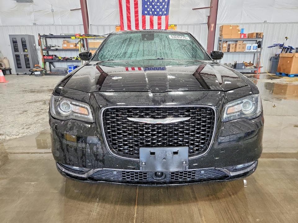 2018 CHRYSLER 300 S 5