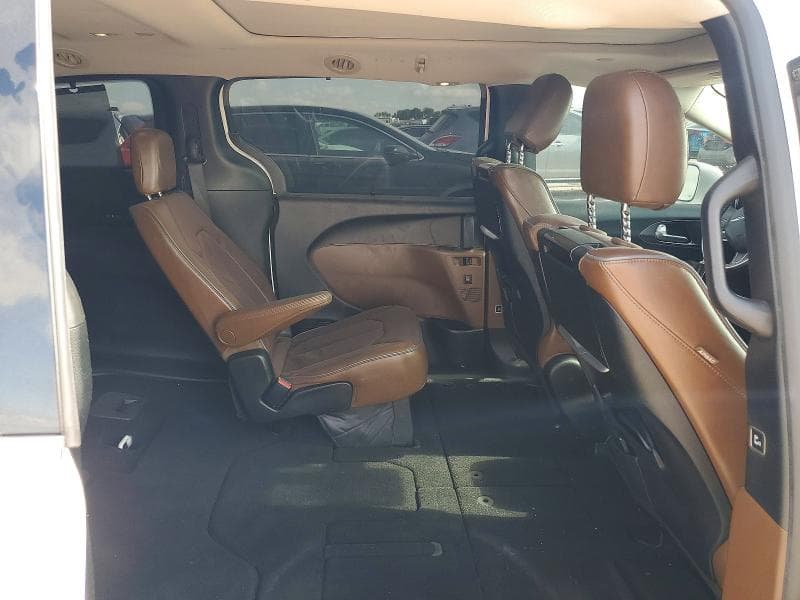 2017 CHRYSLER PACIFICA LIMITED 11