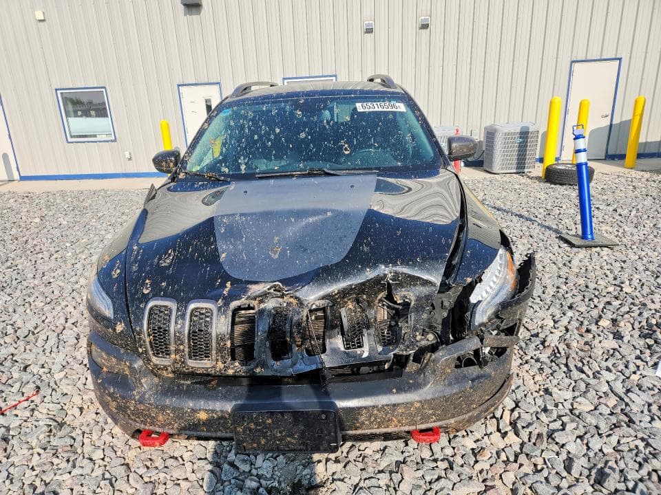 2017 JEEP CHEROKEE TRAILHAWK 5