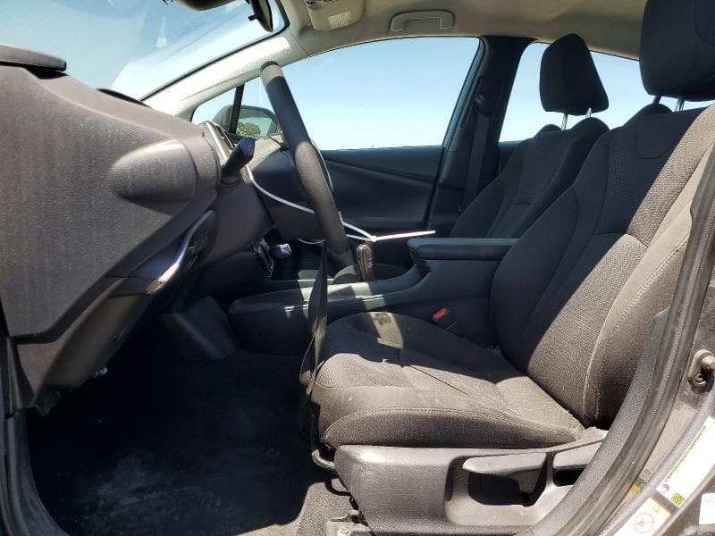 2021 TOYOTA PRIUS LE 7