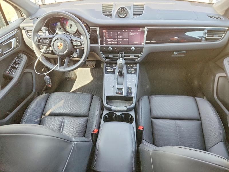 2025 PORSCHE MACAN S 8
