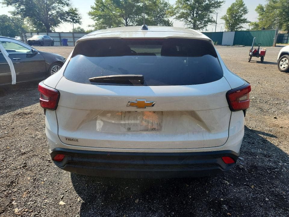 2025 CHEVROLET TRAX LS 6