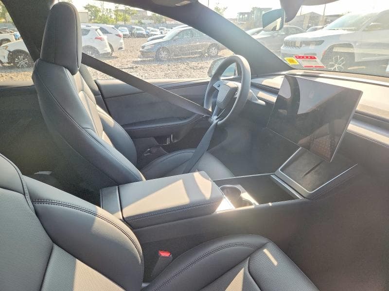 2026 TESLA MODEL Y 8