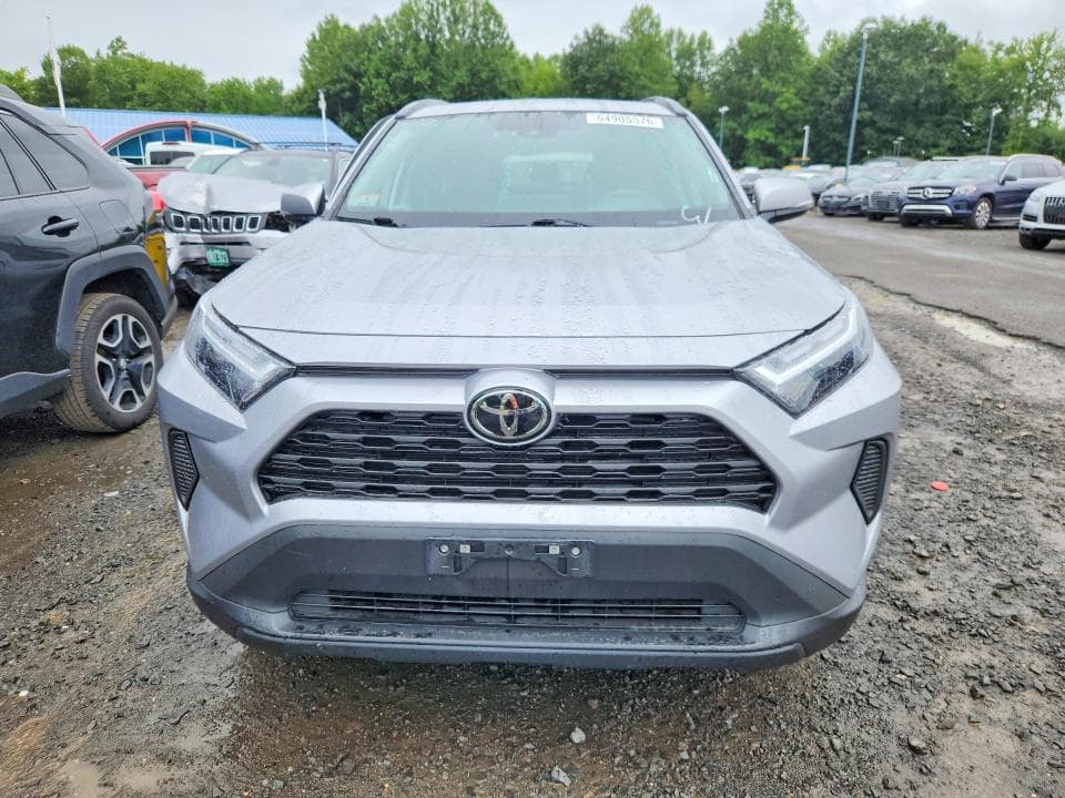 2024 TOYOTA RAV4 XLE 5