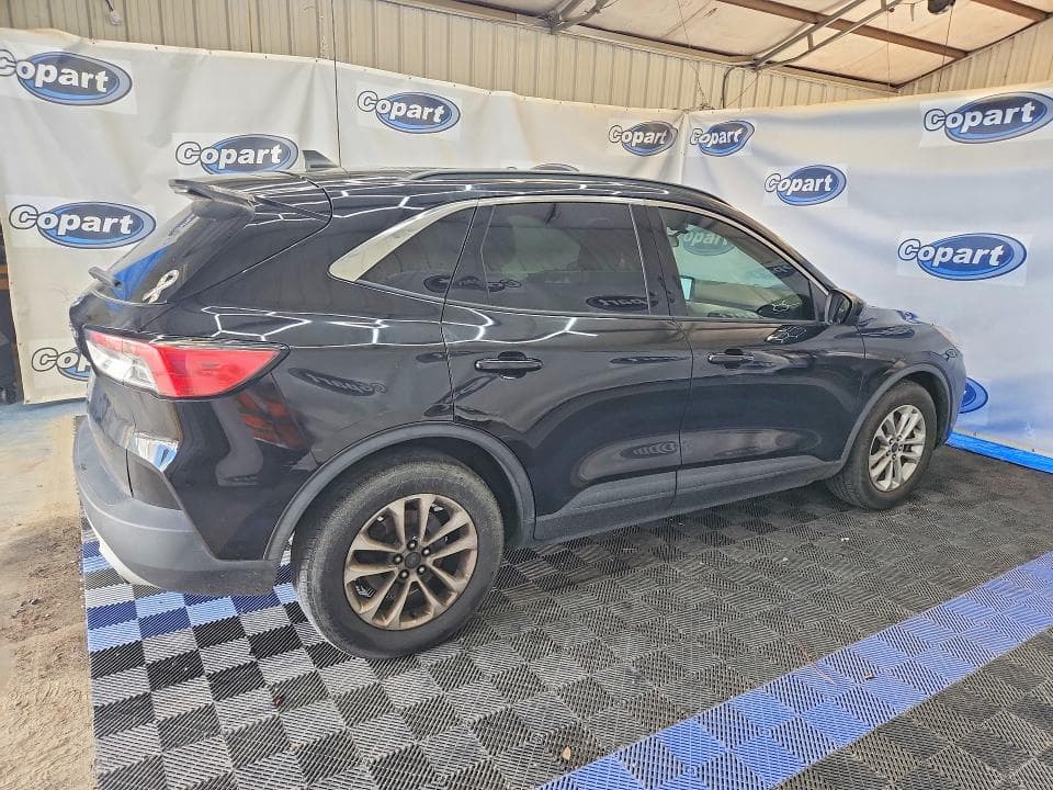 2020 FORD ESCAPE SE 3