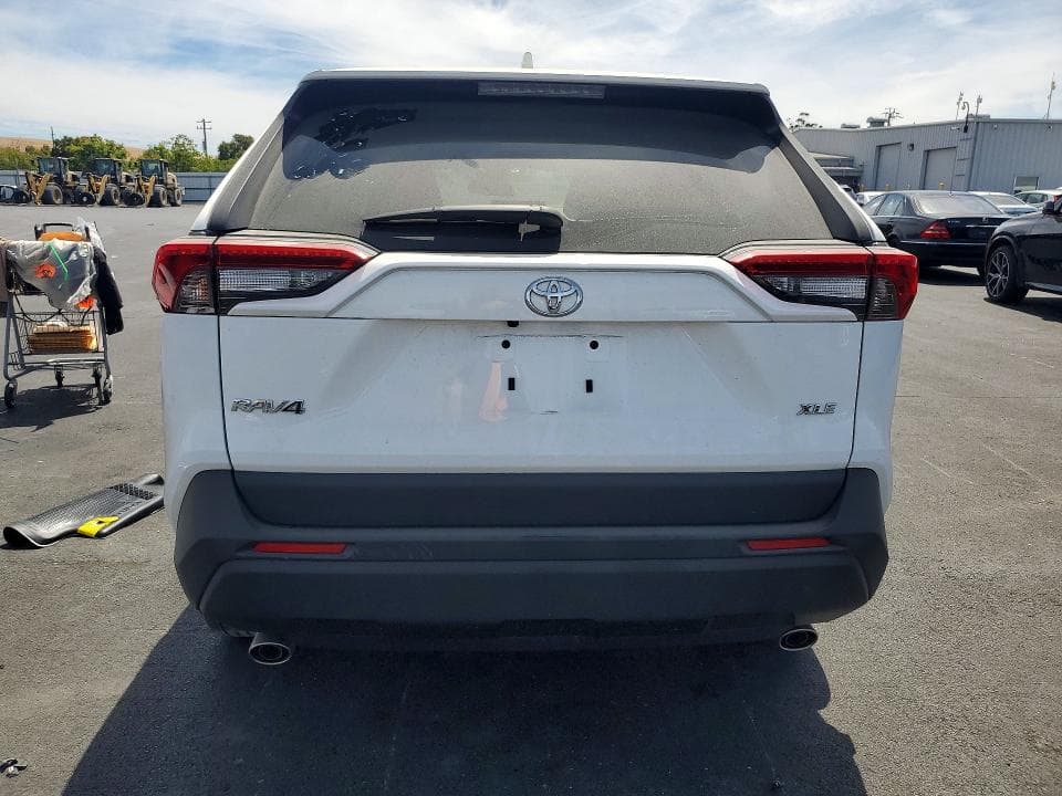 2022 TOYOTA RAV4 XLE 6