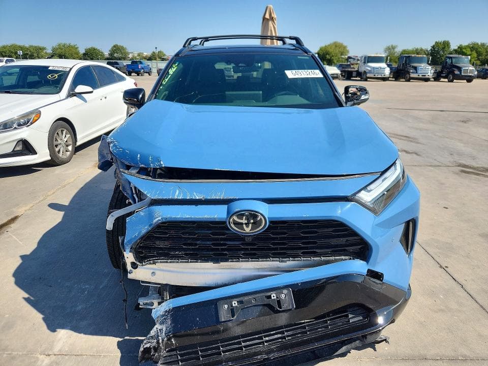 2025 TOYOTA RAV4 XSE 5