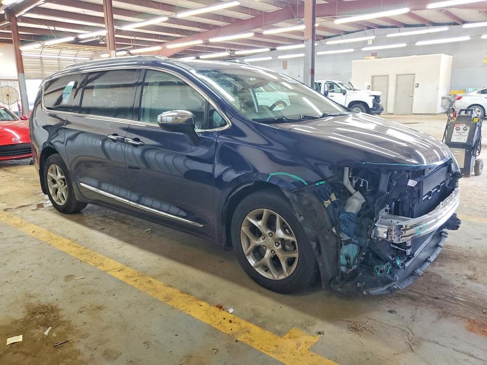 2017 CHRYSLER PACIFICA LIMITED 4