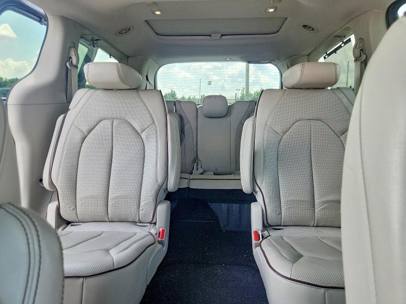 2017 CHRYSLER PACIFICA LIMITED 10