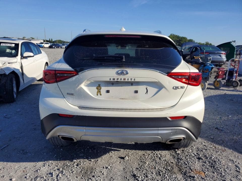2018 INFINITI QX30 LUXE 6