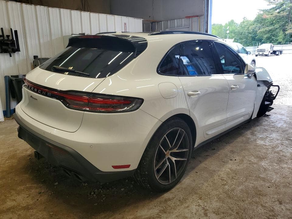 2023 PORSCHE MACAN BASE 3