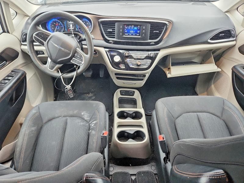 2017 CHRYSLER PACIFICA TOURING 8