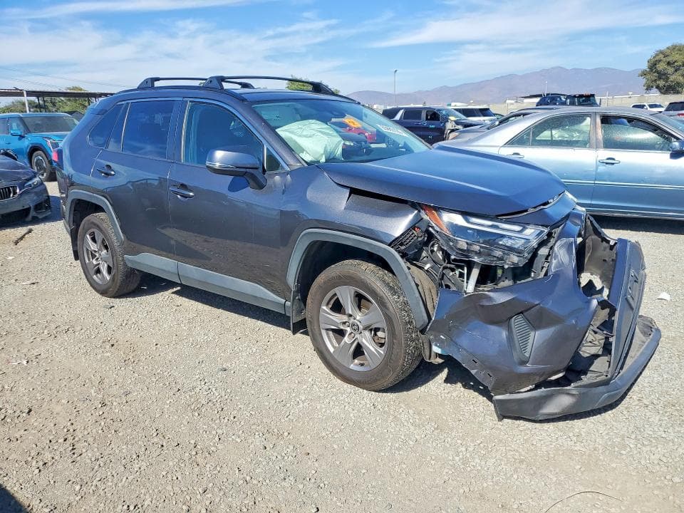 2022 TOYOTA RAV4 XLE 4